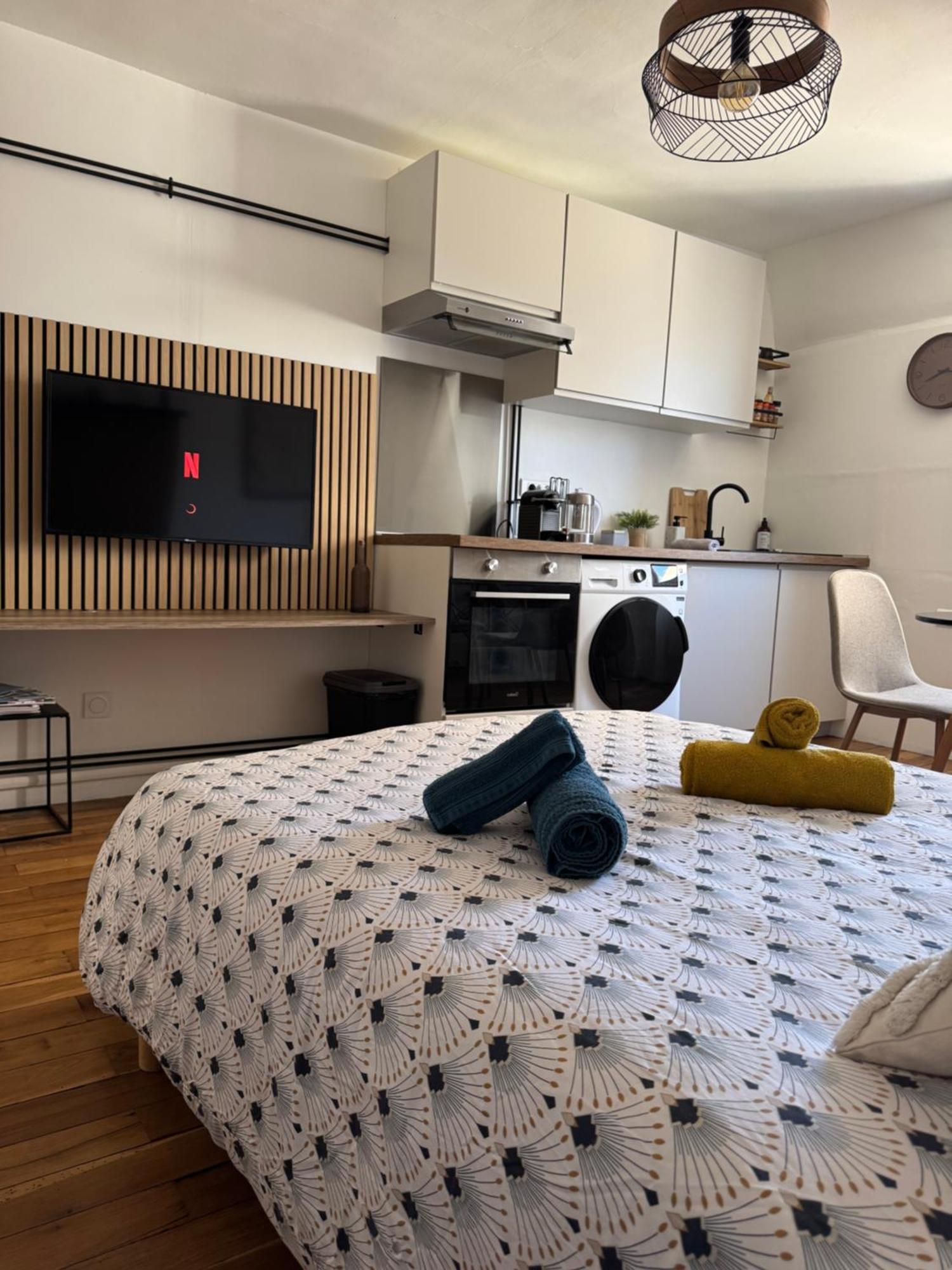 Charmant Appartement Au Coeur De Бурж Екстер'єр фото