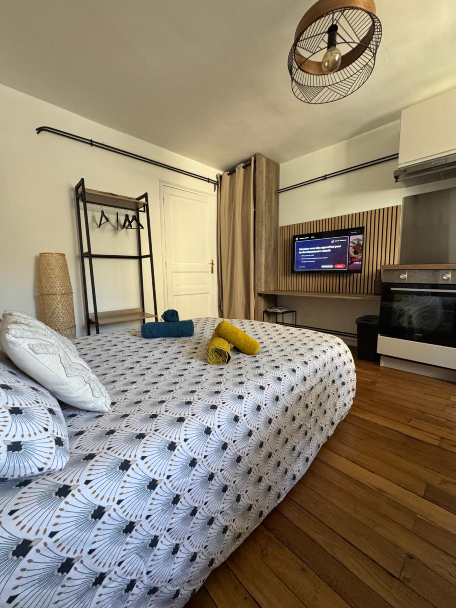 Charmant Appartement Au Coeur De Бурж Екстер'єр фото
